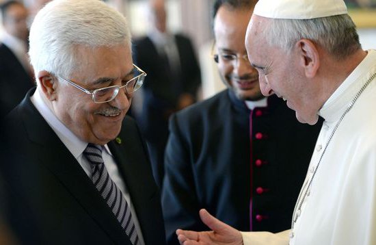 le-pape-francois-s-entretient-avec-le-president-palestinien-mahmoud-abbas-le-17-octobre-2013-au-vatican_4213220.jpg