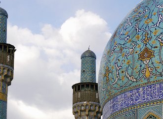 61977926_iran_mosque_isfahan_g.jpg