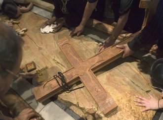 7782577194_des-fideles-chretiens-dans-l-eglise-du-saint-sepulcre-a-jerusalem.jpg