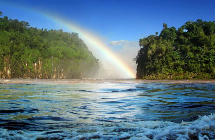 arc-en-ciel-en-face-du-fleuve-WallFizz.jpg