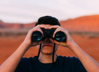 binoculars-1209011_960_720.jpg