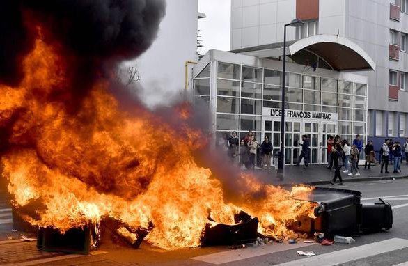 gilets jaunes+.jpg