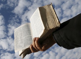 montrer-la-bible.jpg