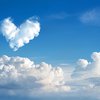 nuage-coeur-romantique-nuage-ciel-bleu-abstrait_43379-1410.jpg