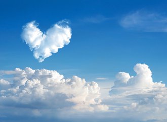 nuage-coeur-romantique-nuage-ciel-bleu-abstrait_43379-1410.jpg