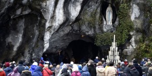 Lourdes-invite-tous-les-couples-meme-homos-a-celebrer-St-Valentin